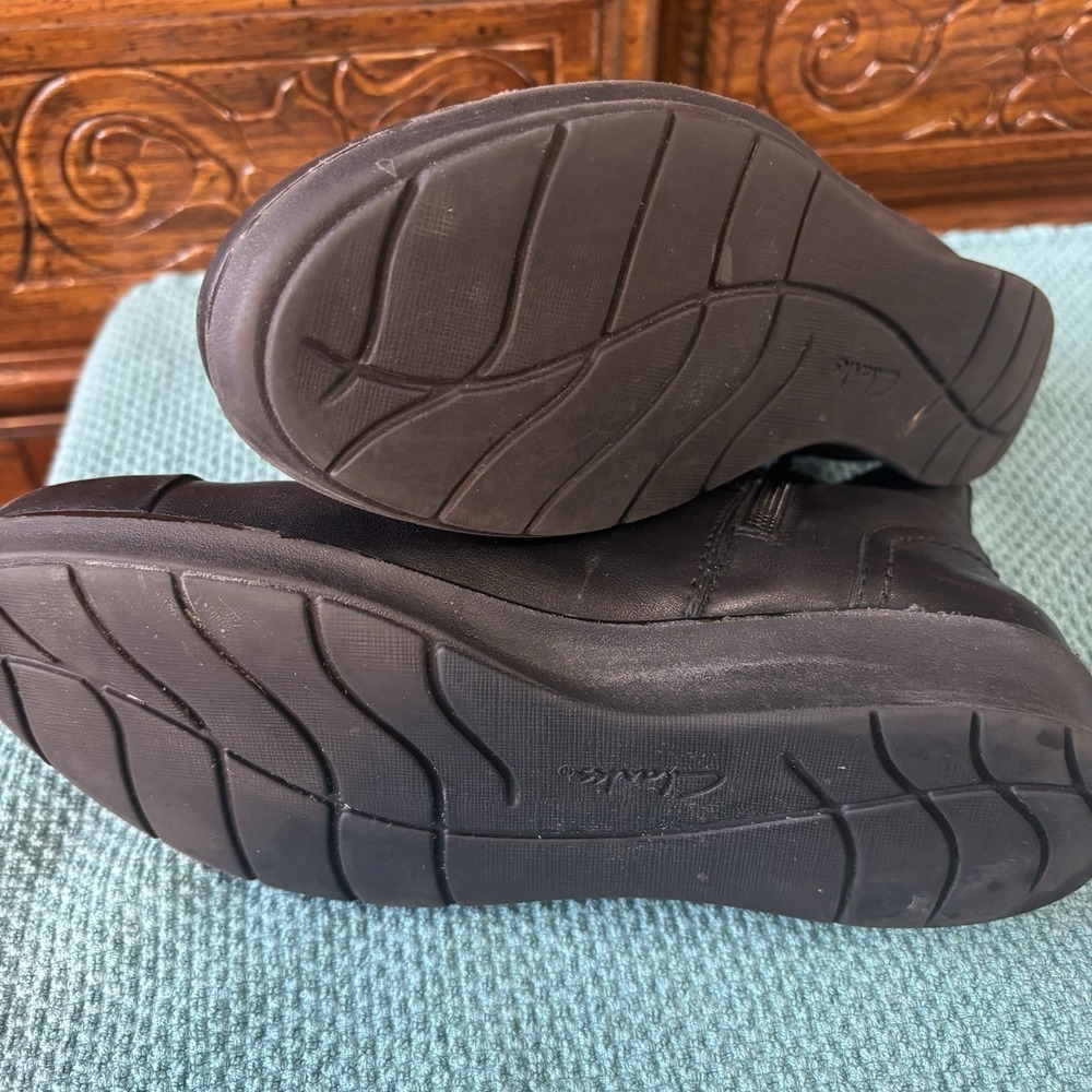 Clarks Women's Leather Zip Up Ankle Boots Black Size 5 1/2 Flat Soft Comfort - Picture 6 of 6